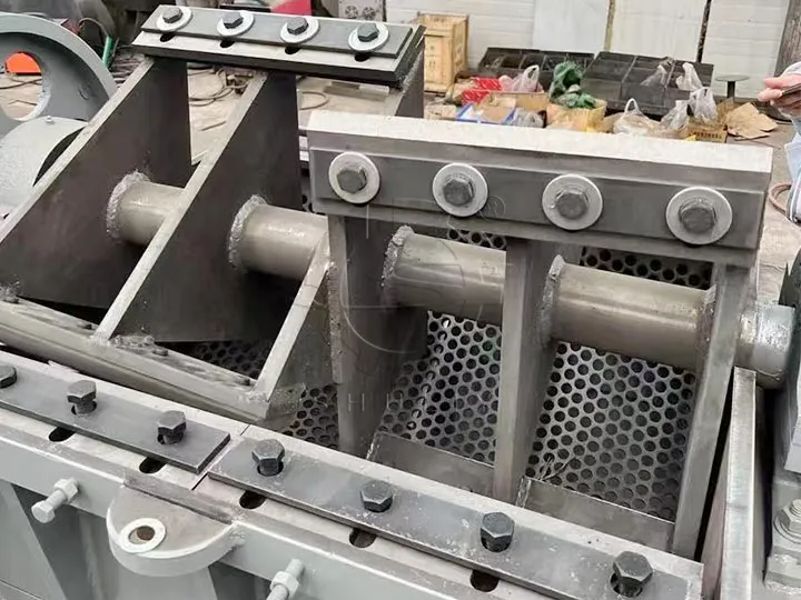Cutting rotor and blade structure inside SL waste plastic crusher for rigid plastic recycling