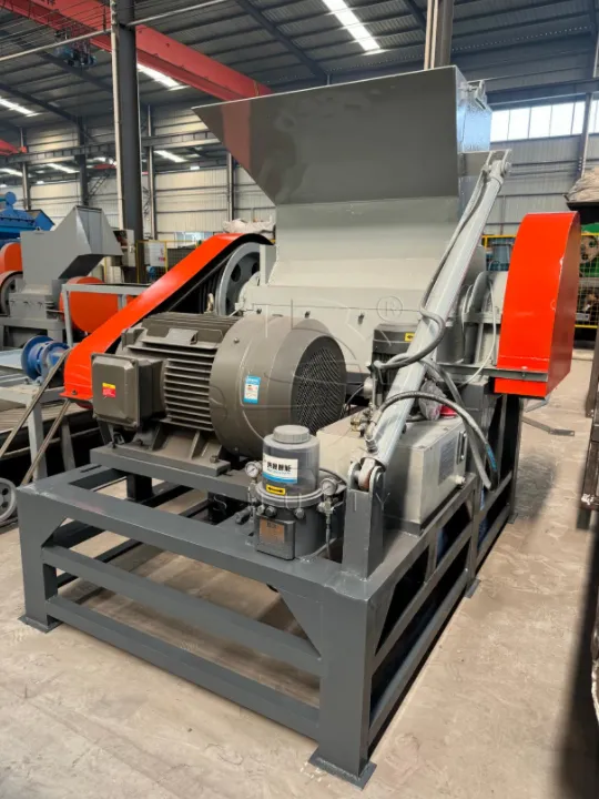 Hydraulic type hard plastic crusher for crushing thick hard plastic scrap