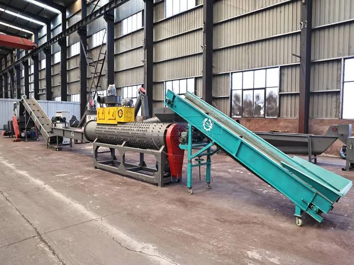 PET bottle label remover machine in recycling plant