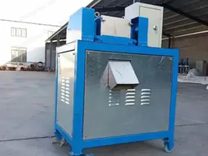 Plastic pellet cutting machine