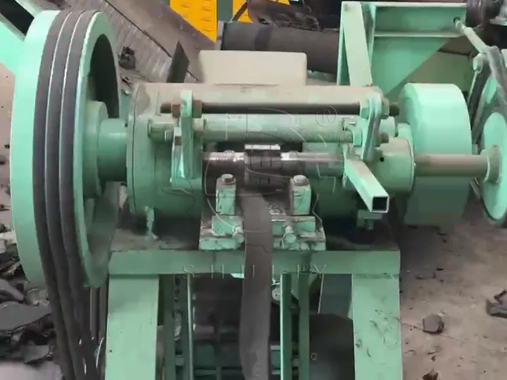 rubber strips fed into the tire block cutting machine