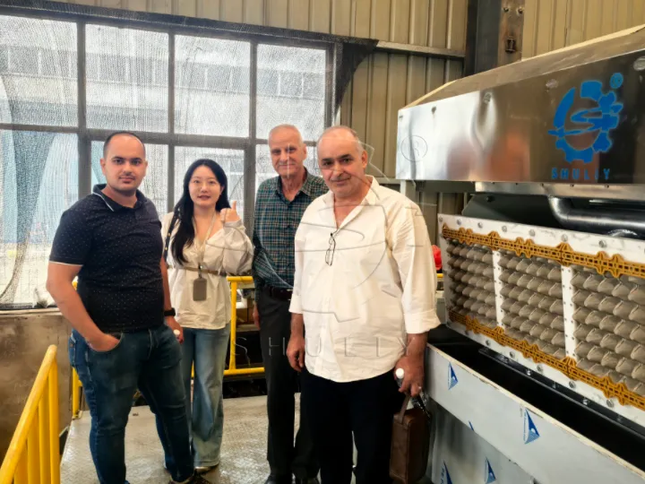 Clients visit our egg tray production line