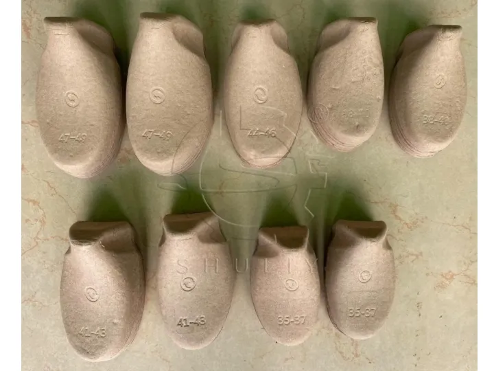 des plateaux à chaussures,